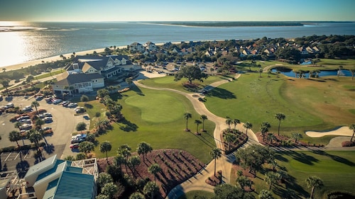 Golf course view villa one mile from the beach
