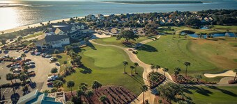 Golf course view villa one mile from the beach