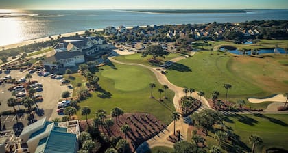 Golf course view villa one mile from the beach