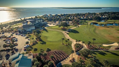 Golf course view villa one mile from the beach