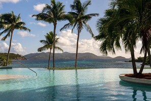 حمّام سباحة خارجي، حمّام سباحة مُدفَّأ