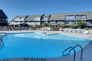 Piscine couverte, piscine extérieure