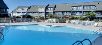 King Bedroom Suite Condo - Walking Distance to Beach!!! Linens/Towels included!!