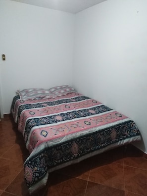 1 dormitorio, escritorio, wifi y ropa de cama