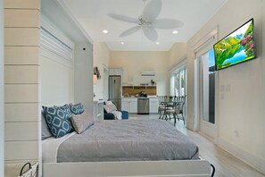 熨斗/熨衣板、旅行婴儿床、WiFi、床单