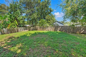 Property grounds - Just North of Downtown, Fenced Yard, BBQ, Patio (St. Augustine)