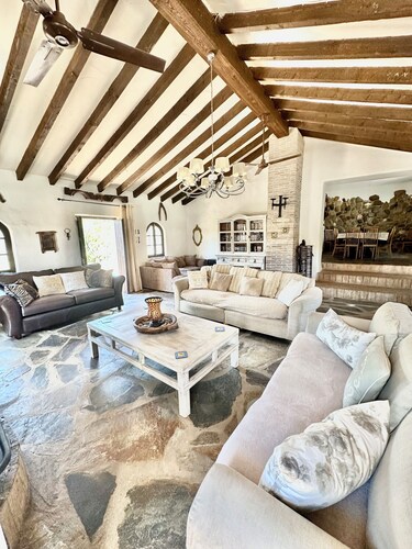 Large traditional CORTIJO, Large Private pool, Ping Pong table , family/groups