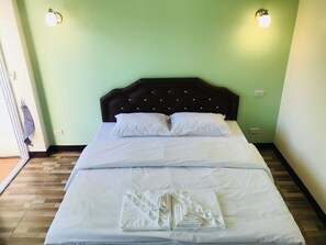 Deluxe Apartment, 1 Queen Bed, Beach View, Beachfront | 1 bedroom, Select Comfort beds, free minibar items