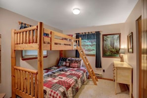 3 bedrooms, free internet, bed sheets