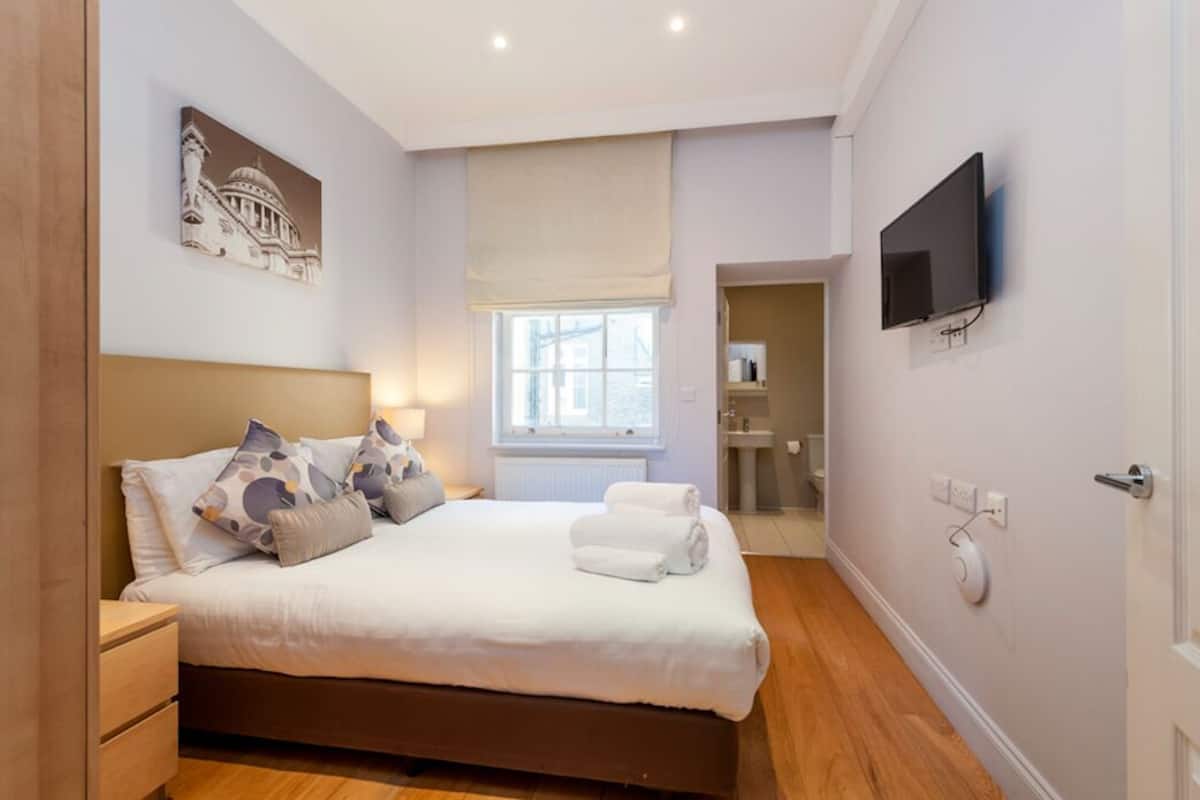 1 bedroom, premium bedding, pillow-top beds, in-room safe