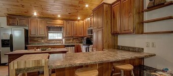 Deep Creek Apt#2, 2Bd/2Ba, A+ location just a mile from Nat Park, Train, Bryson