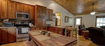 Deep Creek Apt#2, 2Bd/2Ba, A+ location just a mile from Nat Park, Train, Bryson 