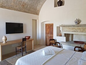 9 bedrooms, in-room safe, iron/ironing board, WiFi