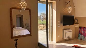 9 Schlafzimmer, Zimmersafe, BĂŒgeleisen/BĂŒgelbrett, WLAN