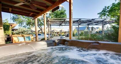 Angel's Share Cottage w/hot tub & fireplace, 3 blocks from downtown