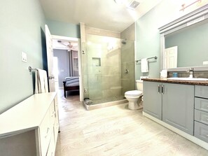 S èche-cheveux, serviettes fournies