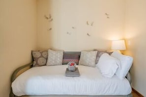 2 bedrooms, iron/ironing board, WiFi, bed sheets - Peaceful Upscale Private CASITA walk to Trails (Sedona)