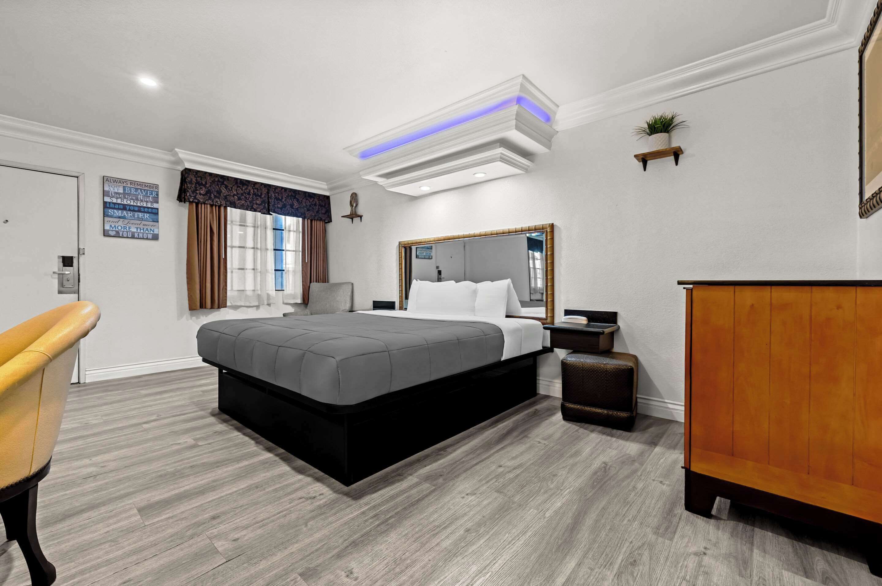 Chambre, 1 très grand lit, accessible aux personnes à mobilité réduite, non-fumeurs | Wi-Fi gratuit, draps fournis