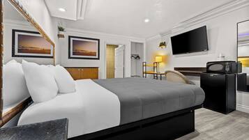 Room, 1 King Bed, Accessible, Non Smoking | Free WiFi, bed sheets