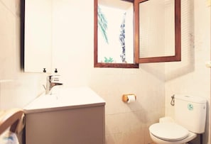 Doccia, asciugacapelli, bidet, asciugamani