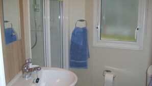 House | Bathroom | Shower - Simplistic Holiday Home in Cardigan With Garden (Cardigan)