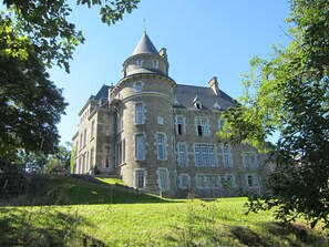 Exterior - Main Building of a Castle in the Valley of Aisne (Erezee)