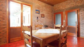 Villa | Dining