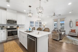 Townhome, 4 Bedrooms | Private kitchen | Full-size fridge, microwave, oven, stovetop