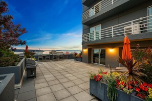 Terrace/patio - Walk to everything: Pike Place Penthouse, Seattle (Seattle)