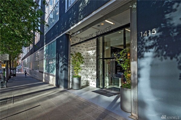 تفاصيل الفندق من الخارج