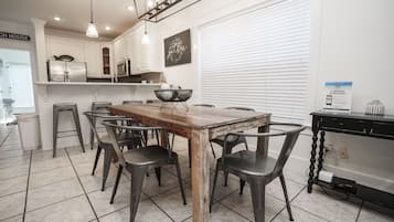 House, 4 Bedrooms, Pool Access | In-room dining