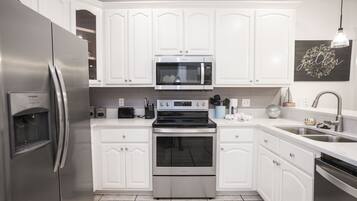 House, 4 Bedrooms, Pool Access | Private kitchen | Full-size fridge, microwave, oven, stovetop