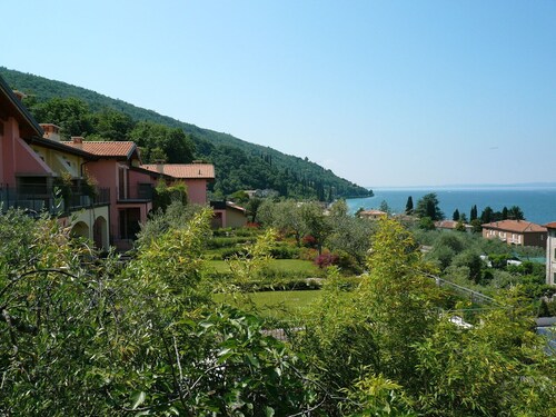 Apartment with beautiful lake view