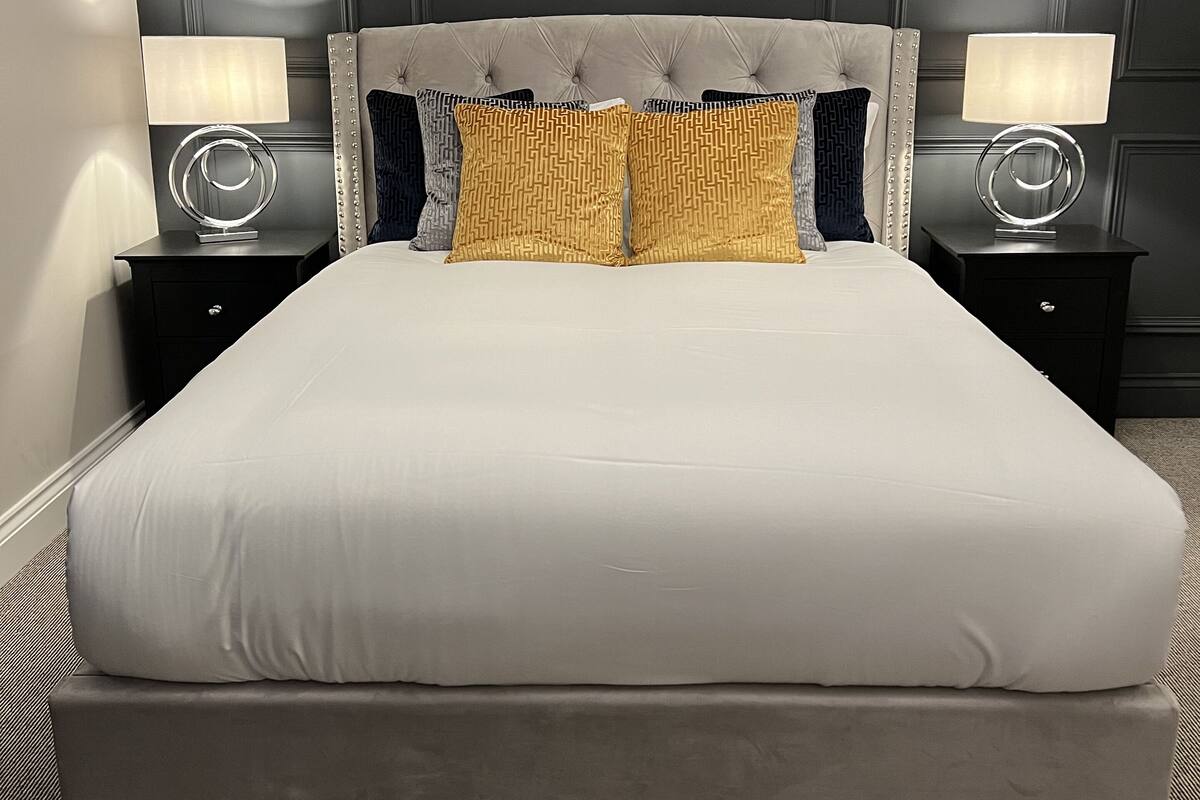 Superior Apartment | Iron/ironing board (on request), WiFi (free), bed sheets