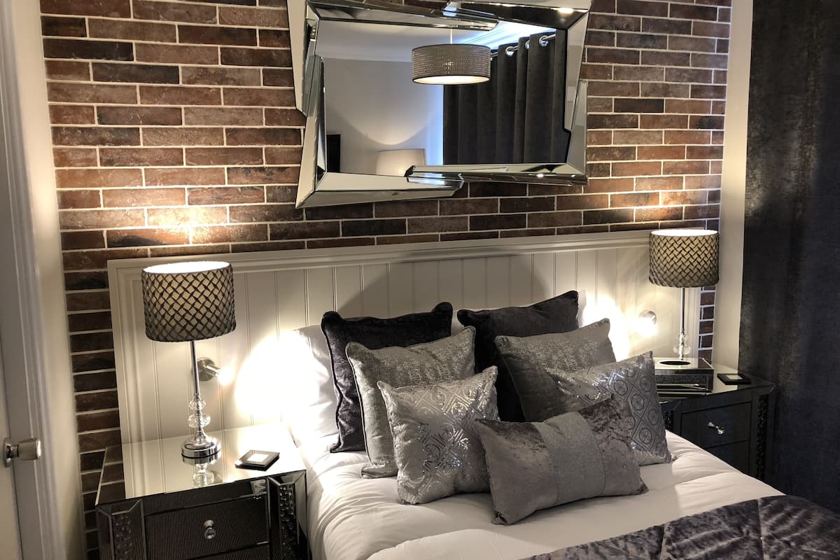 Deluxe Double Room | 1 bedroom, iron/ironing board, free WiFi, bed sheets