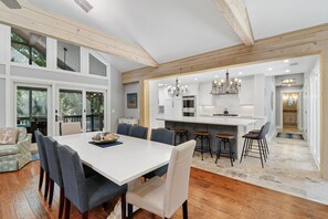 Dining - Newly Renovated 3rd Row Palmetto Dunes home with pool on beach path! (Hilton Head Island)