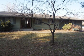 Acreage InTown 4 BR, 2 Bath 3,300 sq ft half house option with g