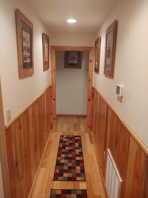 Interior - Deep Creek, Lg Yard, Porch Deck, Covered Parking, mile from EVERYTHING (Bryson City)