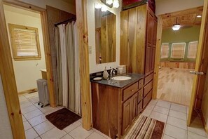 Combined shower/bathtub, hair dryer, towels, soap