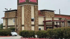 Room - REGENCY INN AND SUITES (Humble)