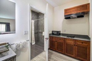 Bathroom - REGENCY INN AND SUITES (Humble)