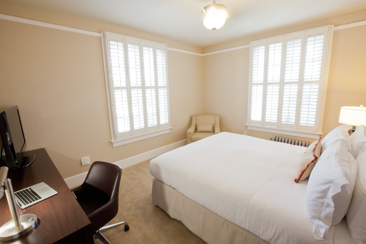 Deluxe-Zimmer, 1 King-Bett, eigenes Bad, Eckzimmer