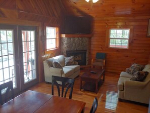 Smart TV, fireplace - Newly renovated, secluded cabin, Unique Stone Work in Front Yard (Rogers)