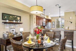 Dining - Private ground floor villa with bbq and golf course view. (Waikoloa)