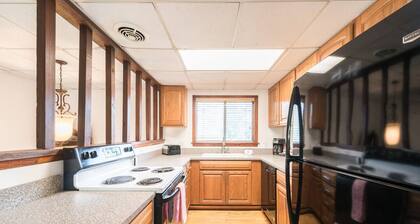 This townhouse is a 3 bedroom(s), 1 bathrooms, located in Narragansett, RI.