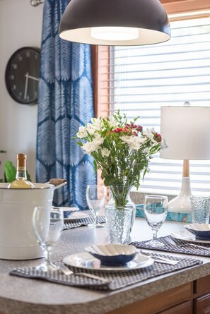 Dining - This townhouse is a 3 bedroom(s), 1 bathrooms, located in Narragansett, RI. (Narragansett)