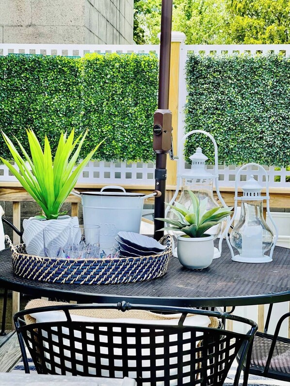 Outdoor dining - This townhouse is a 3 bedroom(s), 1 bathrooms, located in Narragansett, RI. (Narragansett)