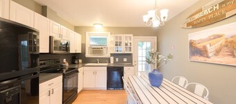 Family-friendly fun; fantastic outdoor seating and deck area with gas grill, outdoor showers