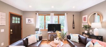 Family-friendly fun; fantastic outdoor seating and deck area with gas grill, outdoor showers