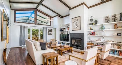 Cozy Beach House Steps from the Shore: 4 Bedroom